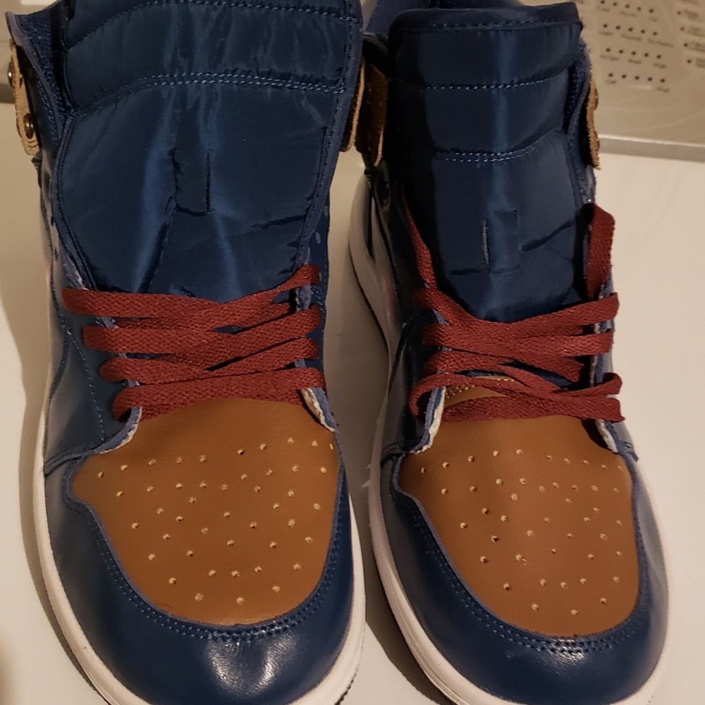 SOLD.  Men's high top tennis shoes